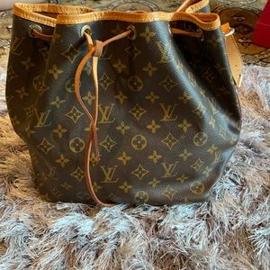 Loui Vuitton bag